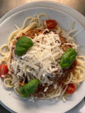 Spaghetti Bolognese vom Rind mit Parmesan