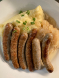 6 Nürnberger Rostbratwürste mit Sauerkraut und Kartoffelstampf